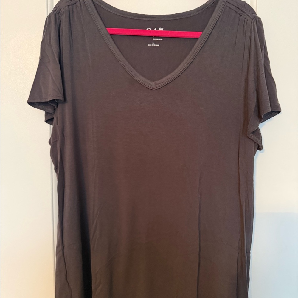 Maurices Gray V-Neck Short Sleeve Tee